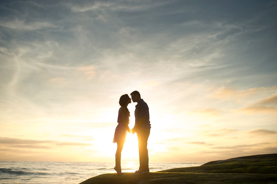 8 Ways to Keep Romance Alive While Traveling